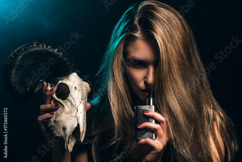 blonde with vape and skull 