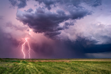 Keuken achterwand Onweer Vertakte bliksemschichten tijdens onweersbui  © JSirlin