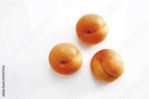 Marzipan apricots