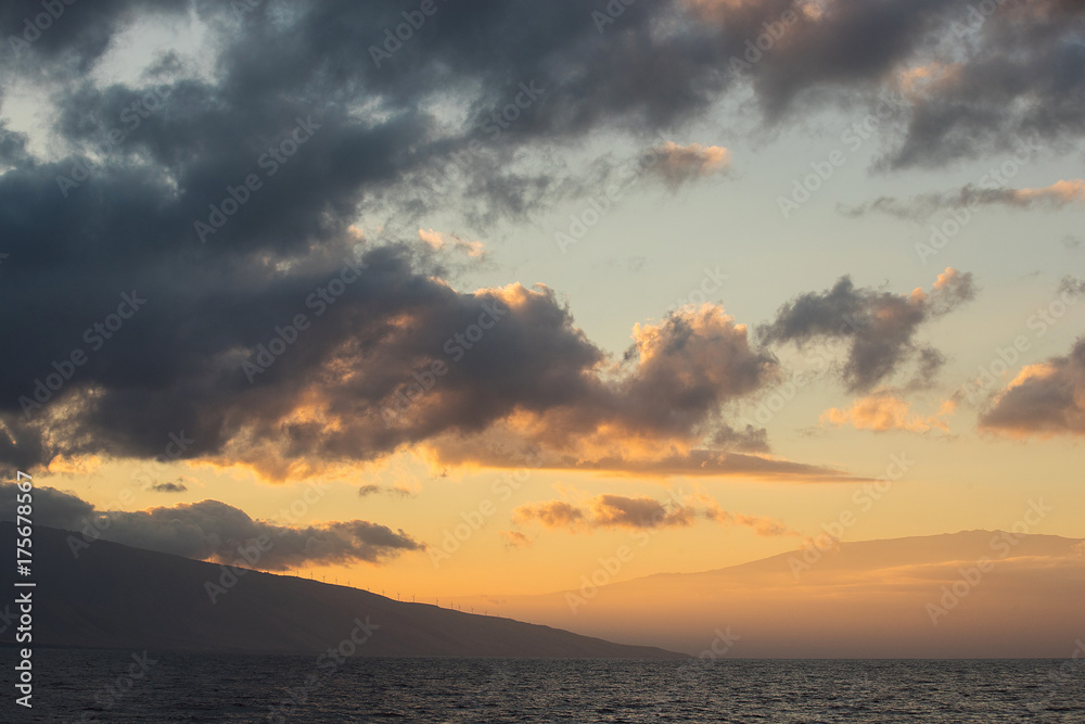 Fototapeta premium Beautiful sunrise on a tropical island