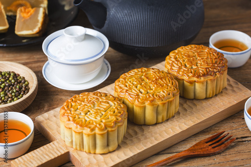 Canvas Print The popular mid-autumn festival is celebrated by Chinese all over the world / Mo