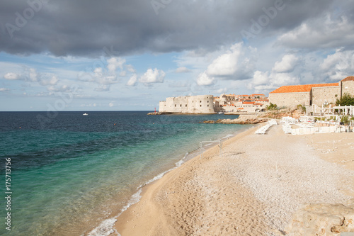 Fototapeta Naklejka Na Ścianę i Meble -  Sandy beach Banje with a beautiful view of the old town. Dubrovnik