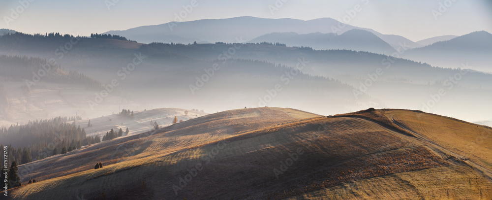 Obraz premium Mountain autumn sunrise panoramic landscape with colorful meadow