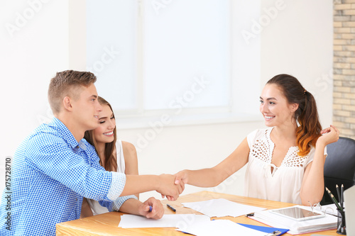 Man shaking hands with esta...