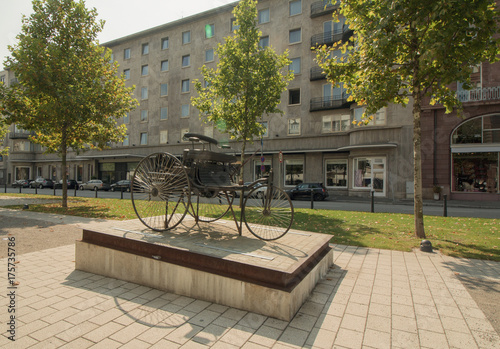 Carl-Benz-Denkmal in Mannheim photo