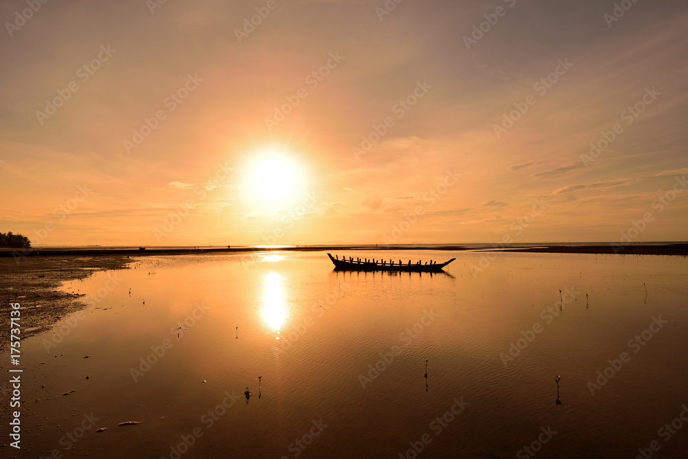 The sun shines on the horizon and reflects down on the water surface The sun shines on the horizon and reflects down on the water surface