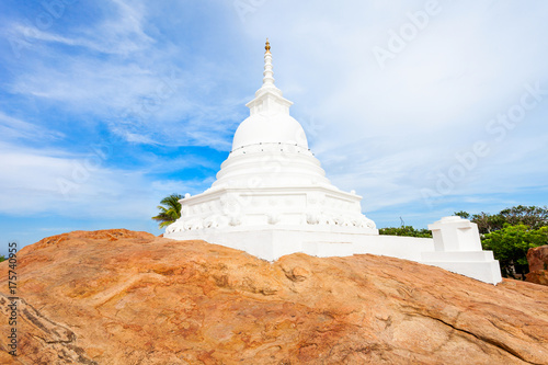 Kirinda Viharaya Temple  Tissamaharama