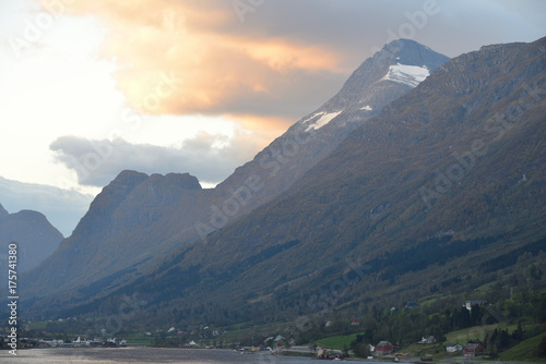 Obraz na płótnie Norwegian mountain peaks.