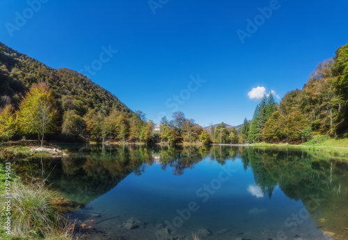 Lac de Bethmale (Ariège, Pyrénées) 