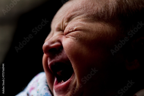 Canvas Print Newborn baby crying