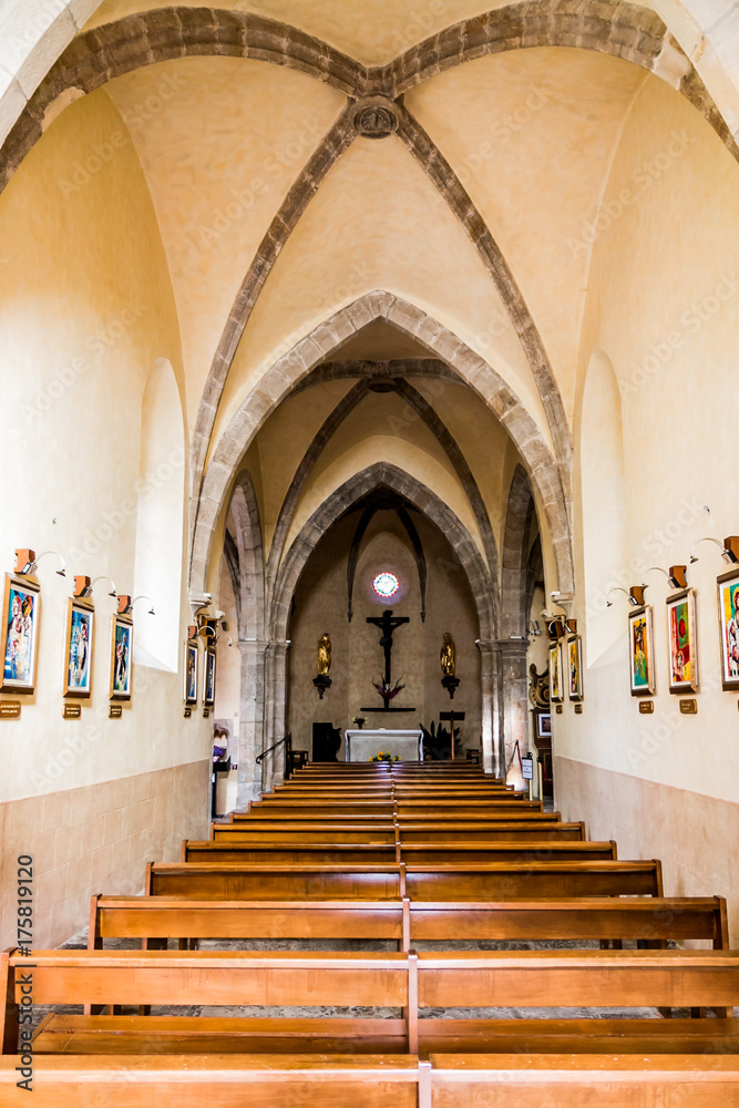 L'église Sainte-Marie-Madeleine à Belcastel
