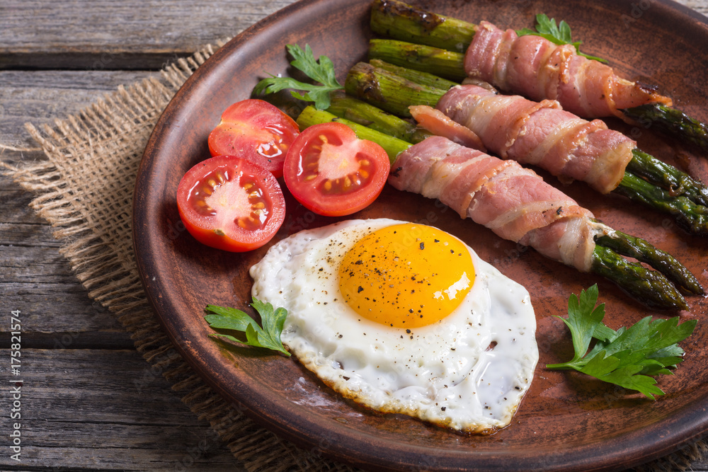 Grilled asparagus with bacon Grilled asparagus with bacon