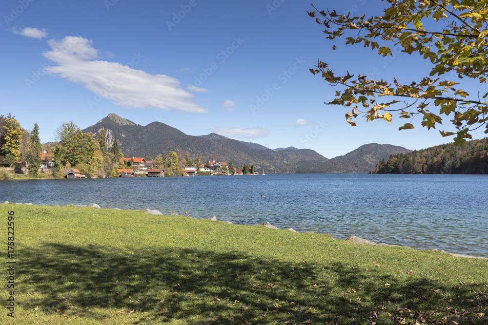 Obraz premium Herbst am Walchensee in Bayern
