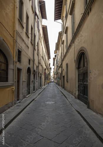 Narrow street in the old town in Italy © arbalest