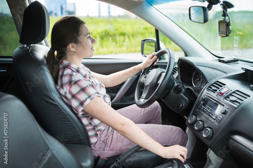woman in casual wear looking while driving a car © 4frame group