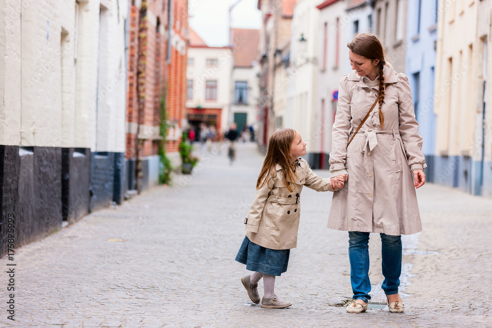 Obraz premium Mother and daughter portrait outdoors