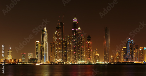 General view of the Dubai Marina at night © arbalest
