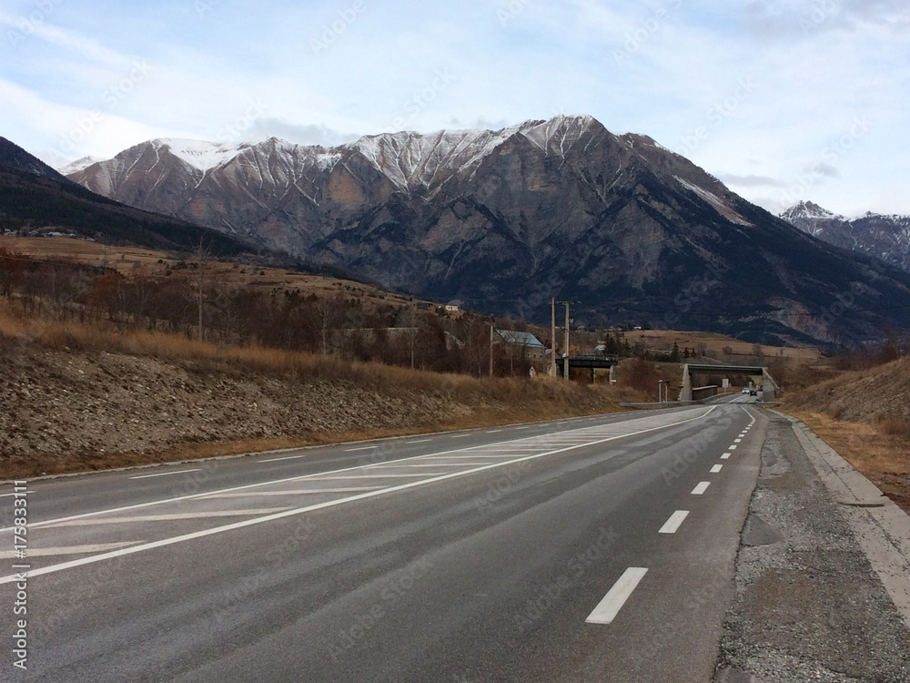 Fototapeta premium Route N94 Panorama sur les montagnes