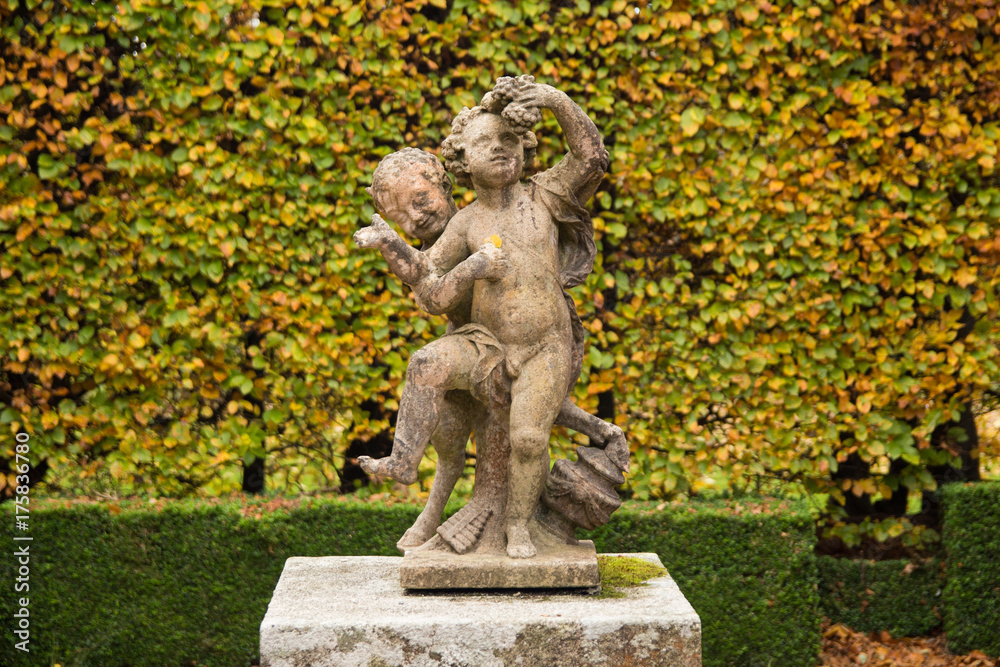 Obraz premium Kids playing statue