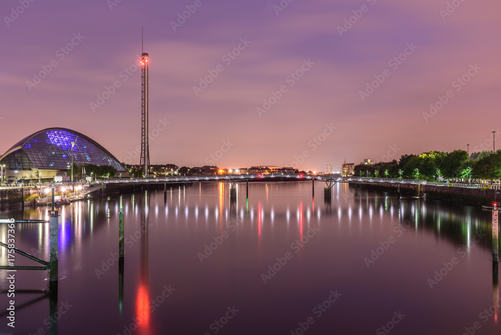 Fototapeta premium Night lights reflection of Glasgow