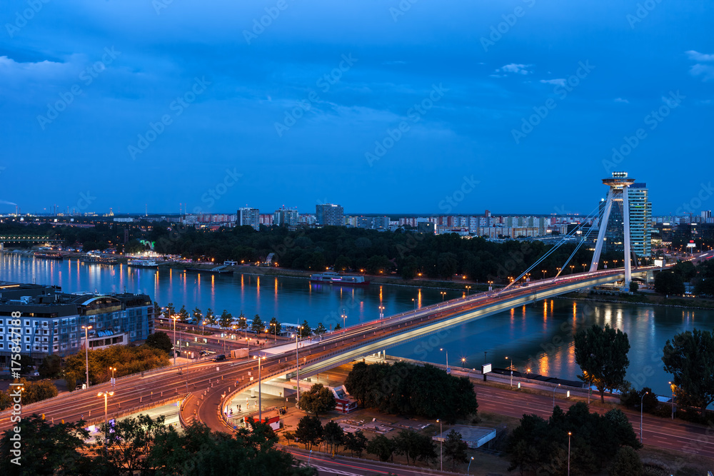 Obraz premium Bratislava City Evening Cityscape in Slovakia