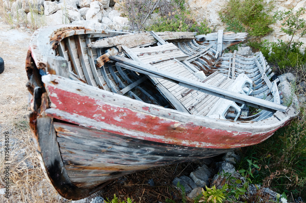 The old destroyed fishing boat . - obrazy, fototapety, plakaty 