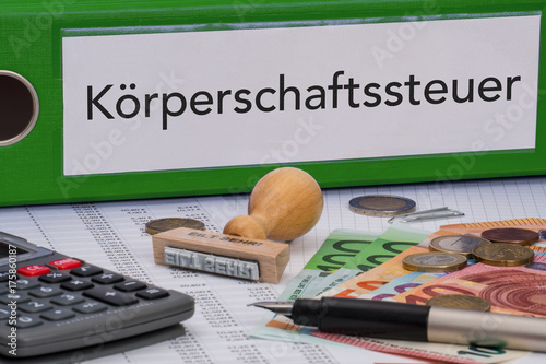 Aktenordner (grün) mit Beschriftung Körperschaftssteuer photo