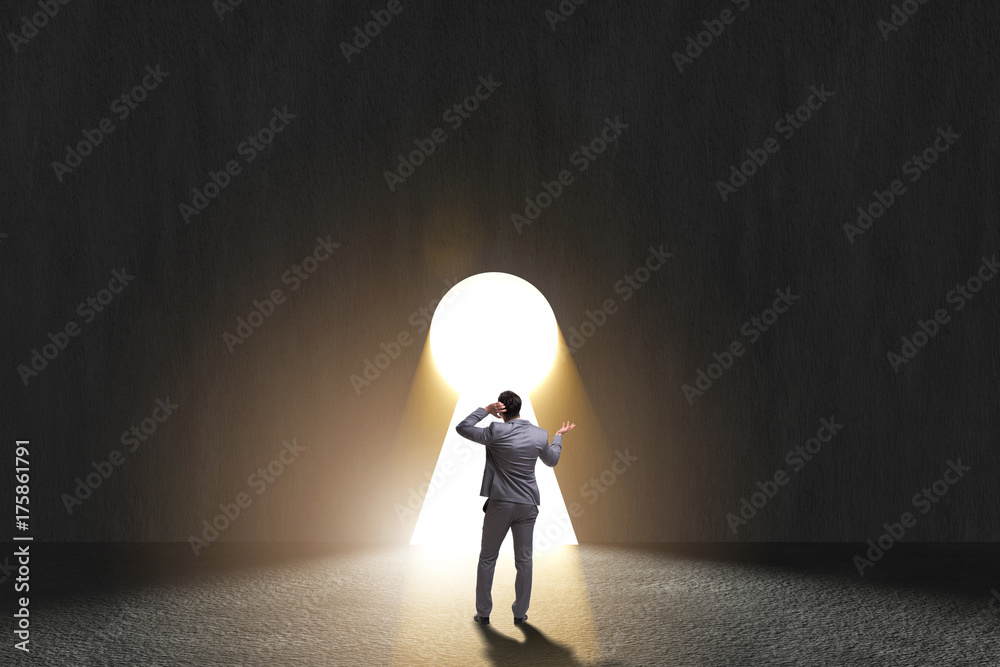 Obraz premium Businessman facing difficult choice dilemma