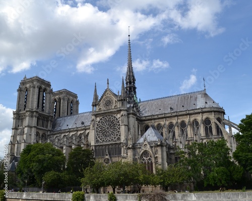 Right side view of Cathedral Notre-Dame de Paris, in the fourth arrondissement of Paris, France © Carlos Gardel
