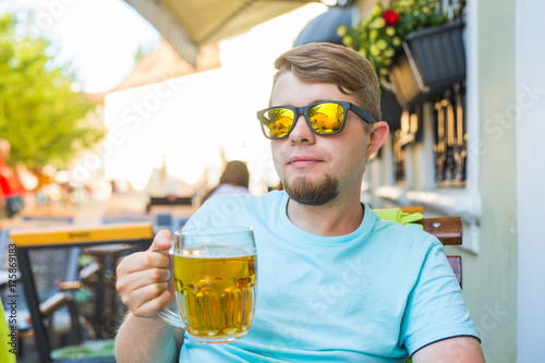 Canvas Print Man drinking beer