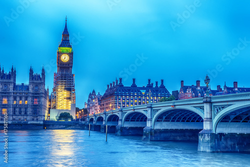London  the United Kingdom  the Palace of Westminster with Big Ben  Elizabeth Tower  viewed from across the River Thames at night
