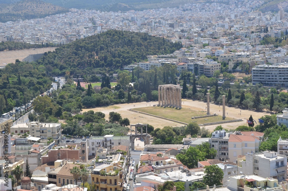 L’Olympiéion, ou temple de Zeus olympien, au pied de l’Acropole d'Athènes