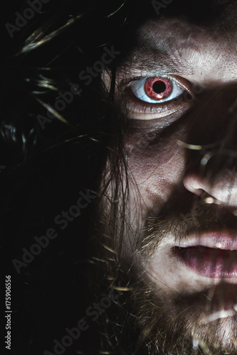 Obraz na płótnie Portrait of a man with a red eye for horror or halloween. w salonie