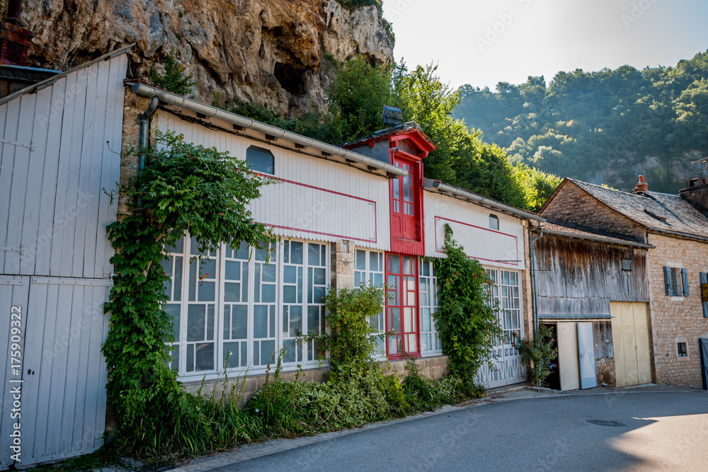 Obraz premium Dans le village de Salles la Source