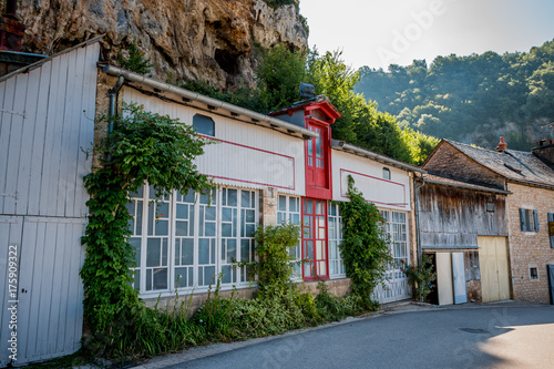 Dans le village de Salles la Source photo