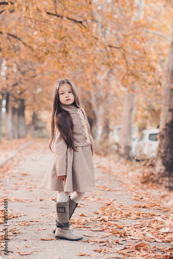 Stockfoto Cute kid girl 4 5 year old wearing stylish winter jacket