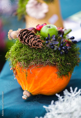 Fototapeta Naklejka Na Ścianę i Meble -  Autumn floristic decoration