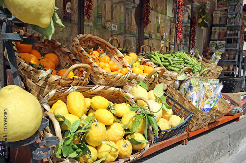 Obraz na płótnie Fresh fruits and vegetables, Maiori, Italy w salonie