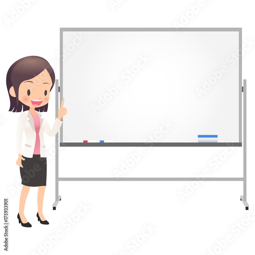 ホワイトボードを使って説明するスーツ姿の若い女性会社員