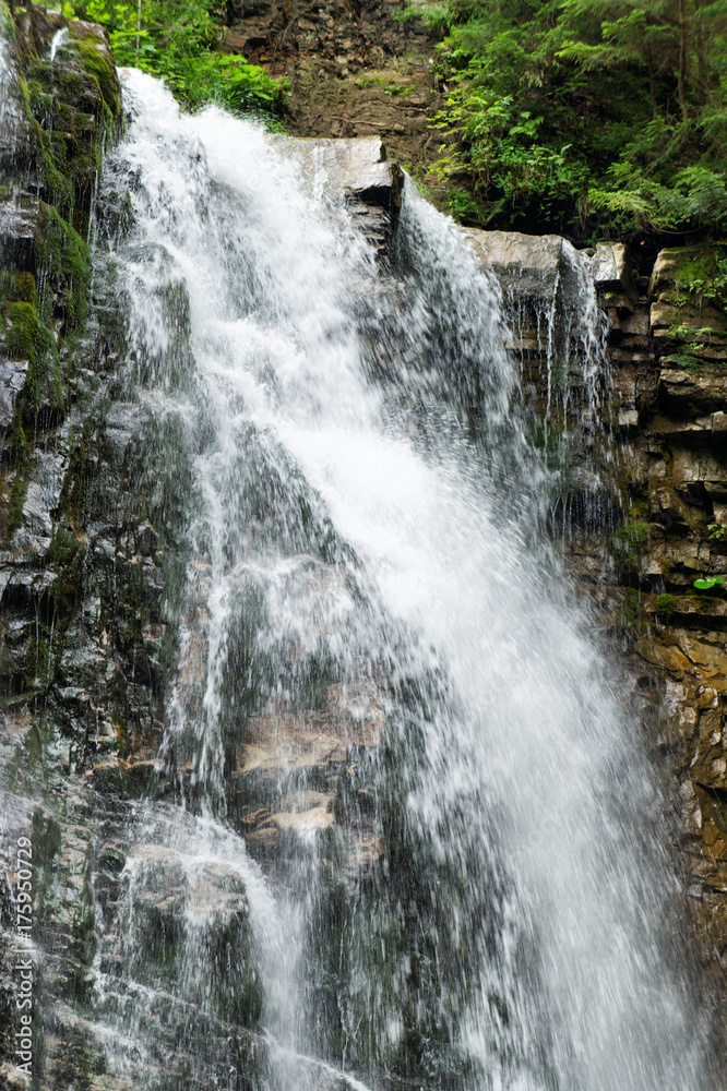 Obraz premium waterfall Zhenetskyi Huk Ukrainian Carpathians