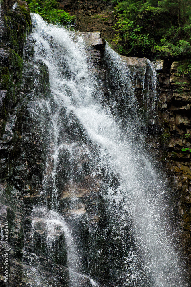 Obraz premium waterfall Zhenetskyi Huk Ukrainian Carpathians