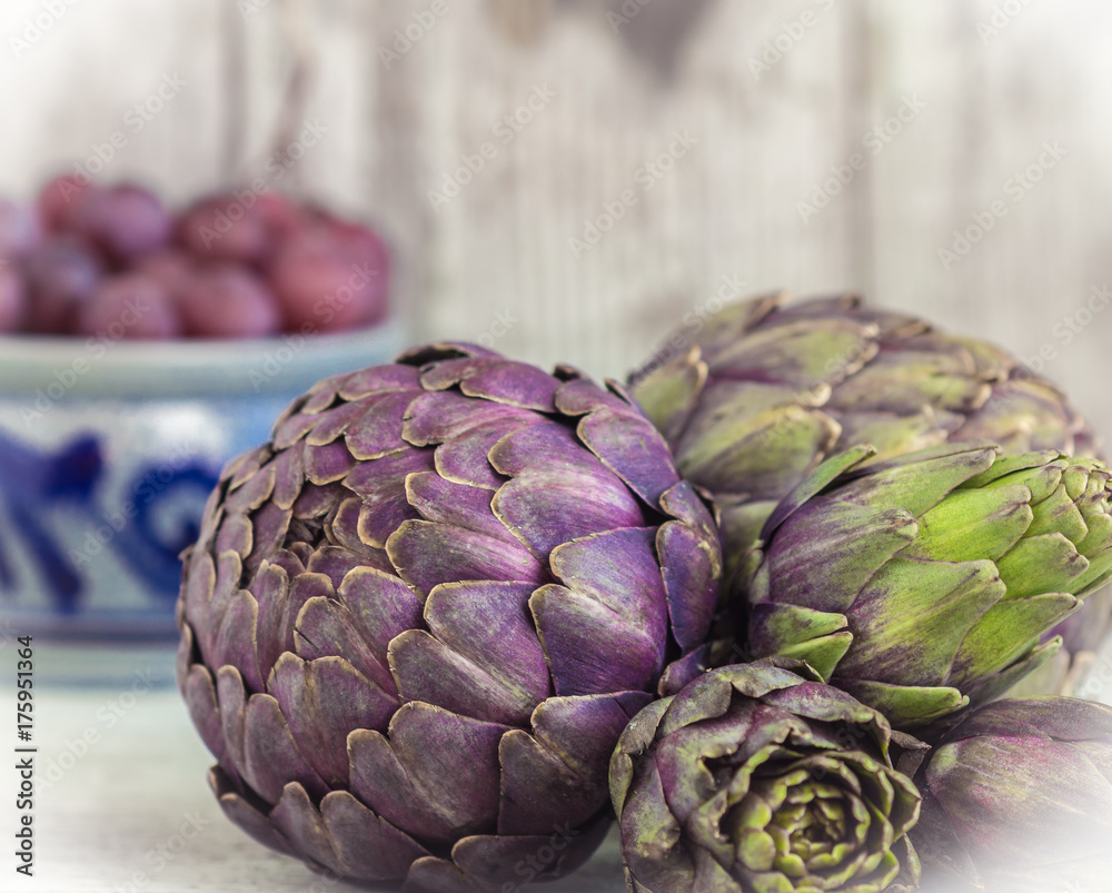 Obraz premium fresh artichokes