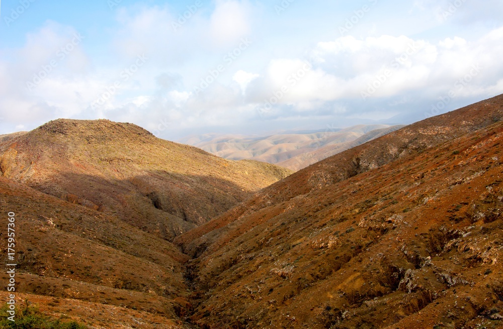 Naklejka premium Fuerteventura hilly landscape
