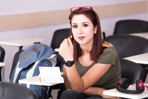 Obraz na plátně college with hard-working young girl books.