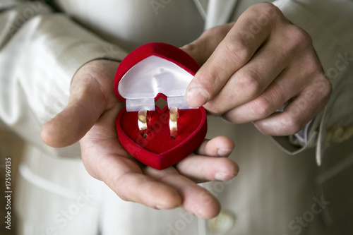 Slika na platnu Bridal rings in slipcase Cropping image of groom holding a box with wedding ring