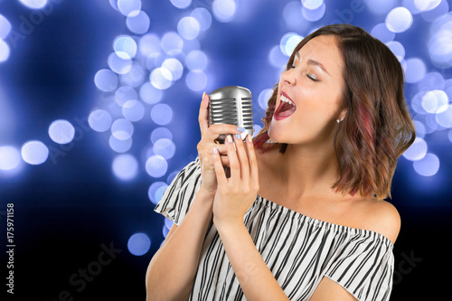 Pretty Woman Singing