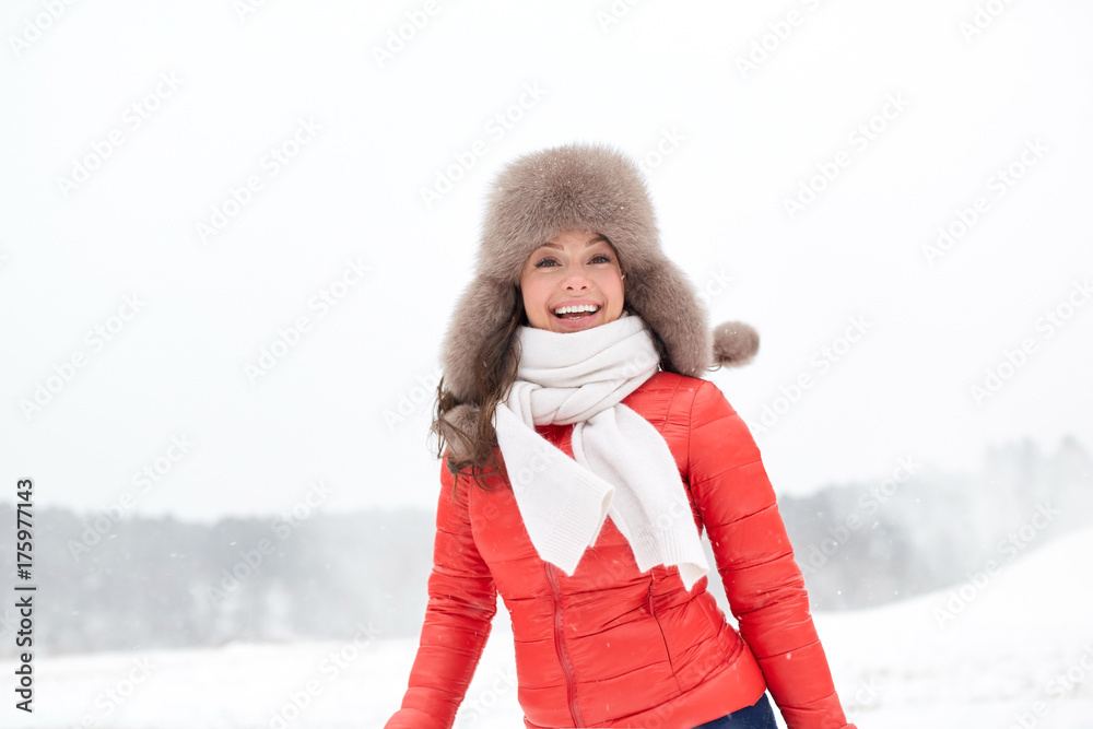 Obraz premium happy woman in winter fur hat outdoors