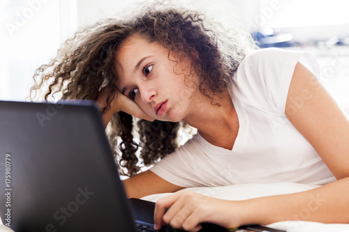 Curly hair teen gitl websur...
