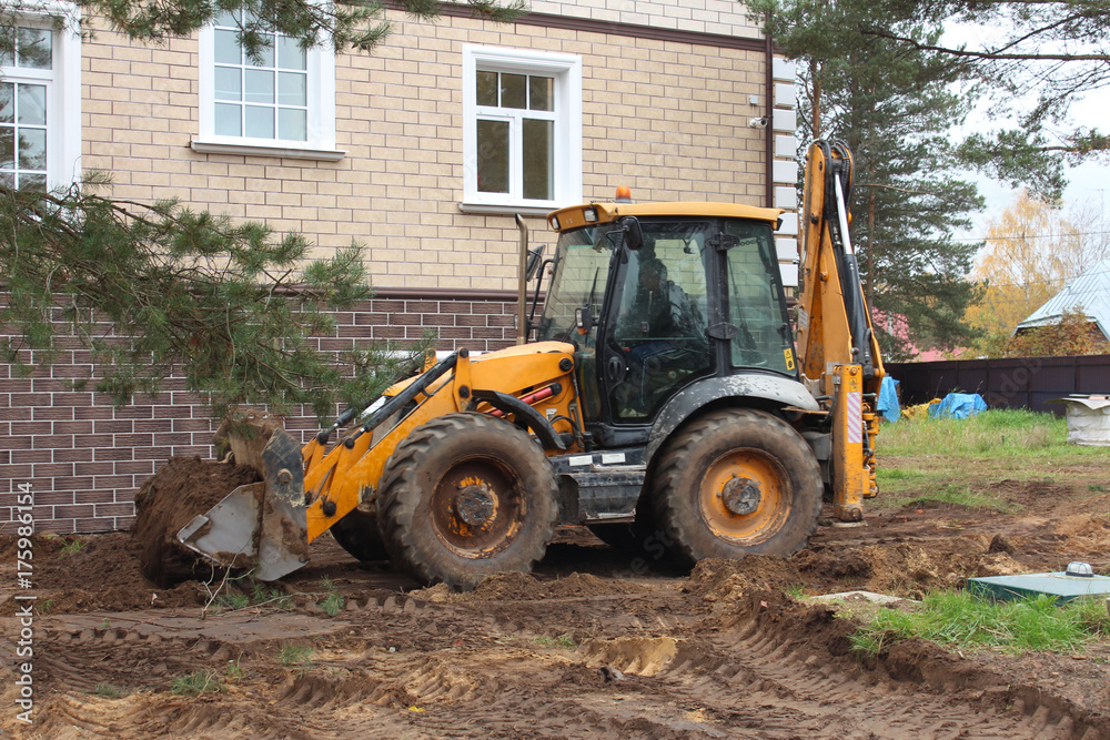 Tractor JCB is working.
Tractor JCB is working.
