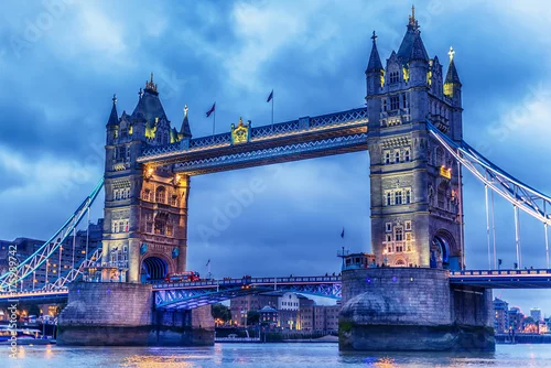 Obraz Londyn, Wielka Brytania: Tower Bridge na Tamizie w nocy